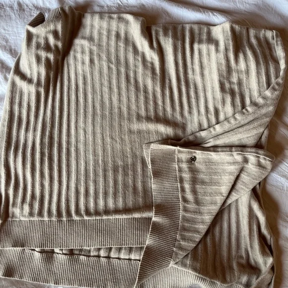 Lululemon Forward Flow Poncho - Picture 5 of 5